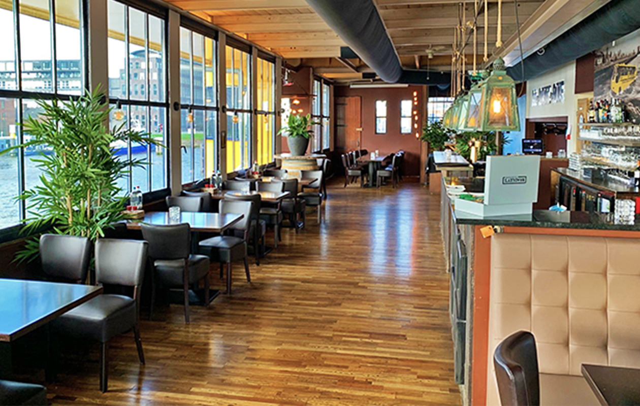 Onbeperkt spareribs eten bij restaurant de Zwarte Zwaan in Rotterdam 