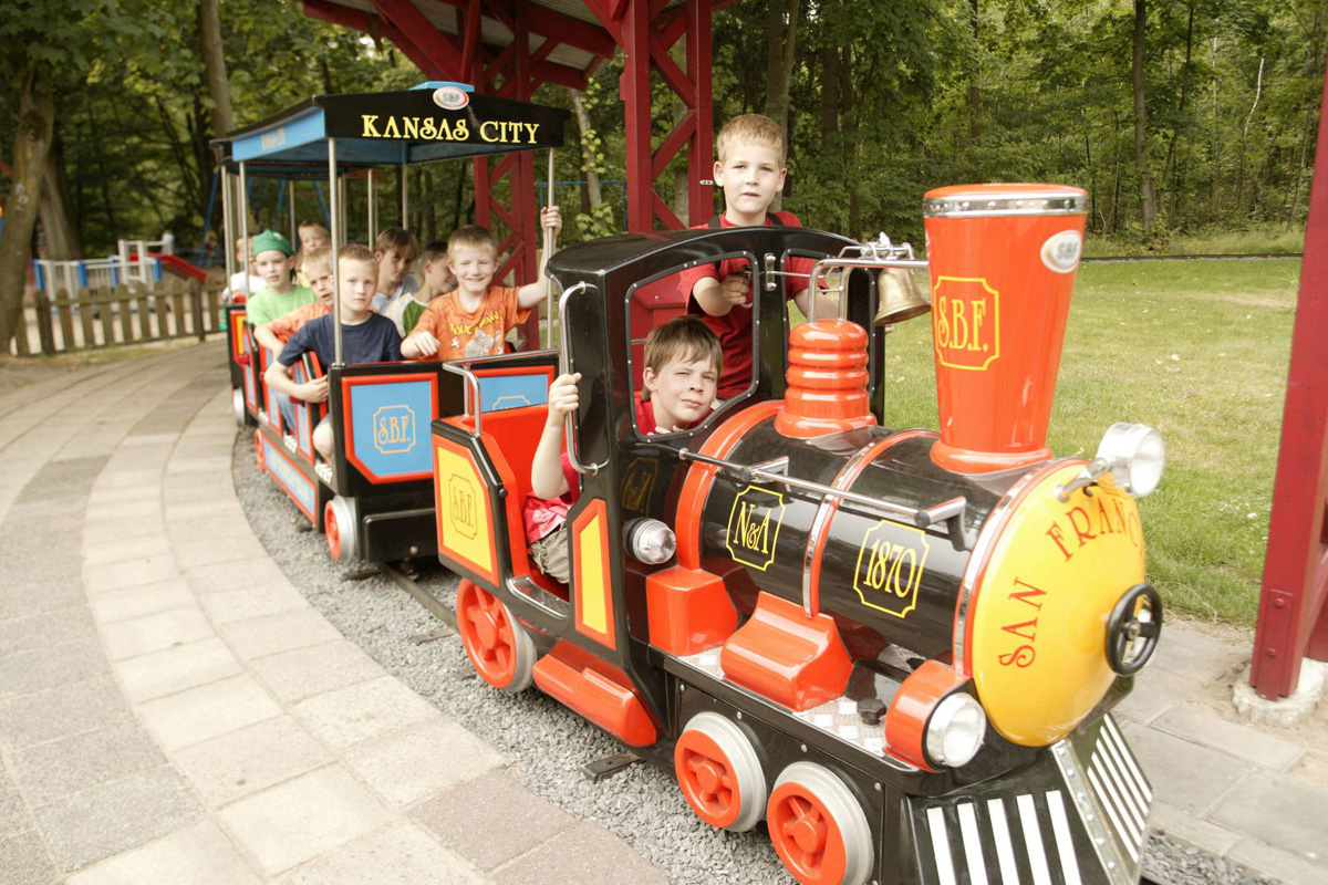 6 speelmunten Lunapark bij de Pyramide van Austerlitz
