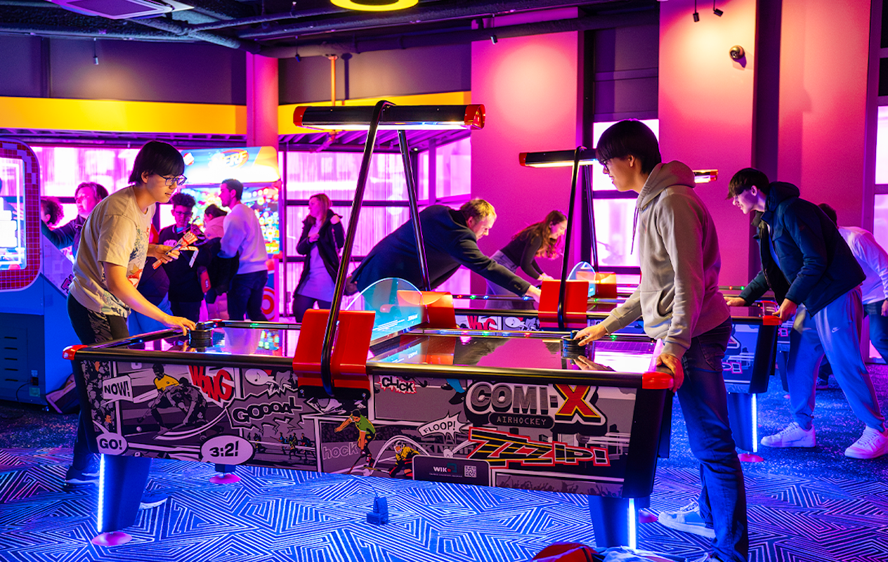 Speeltegoed of arrangement bij Stickx Arcade