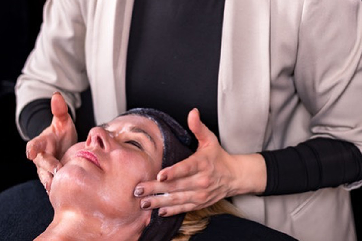 Summer special gezichtsbehandeling bij SKIN BLISS 