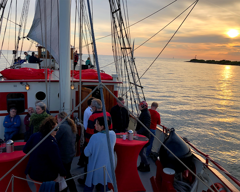 Sunset Cruise + koffie/thee met Zeilschip Bounty