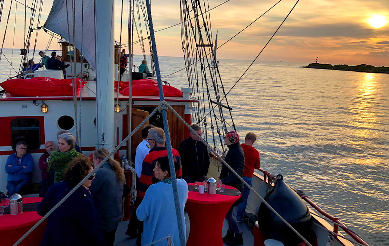 Sunset Cruise + koffie/thee met Zeilschip Bounty