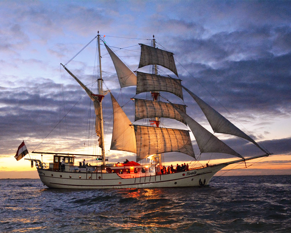 Sunset Cruise + koffie/thee met Zeilschip Bounty