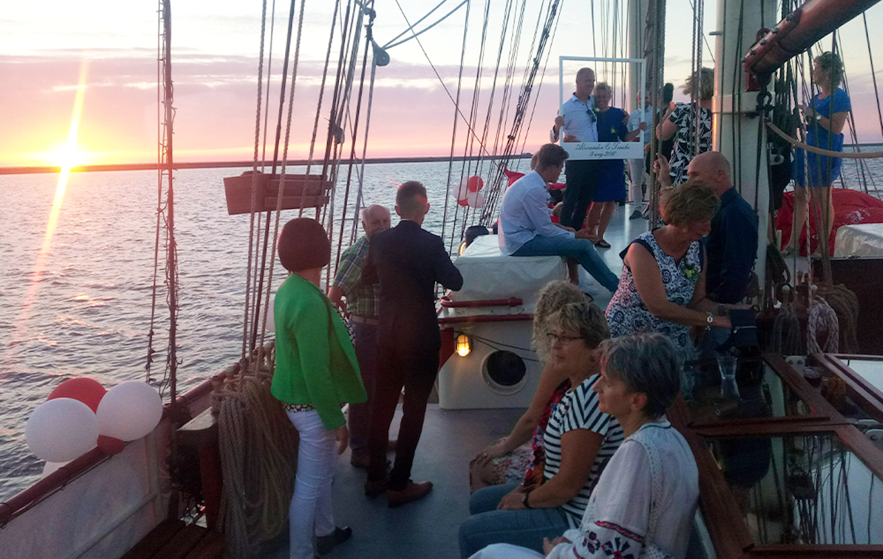 Sunset Cruise + koffie/thee met Zeilschip Bounty