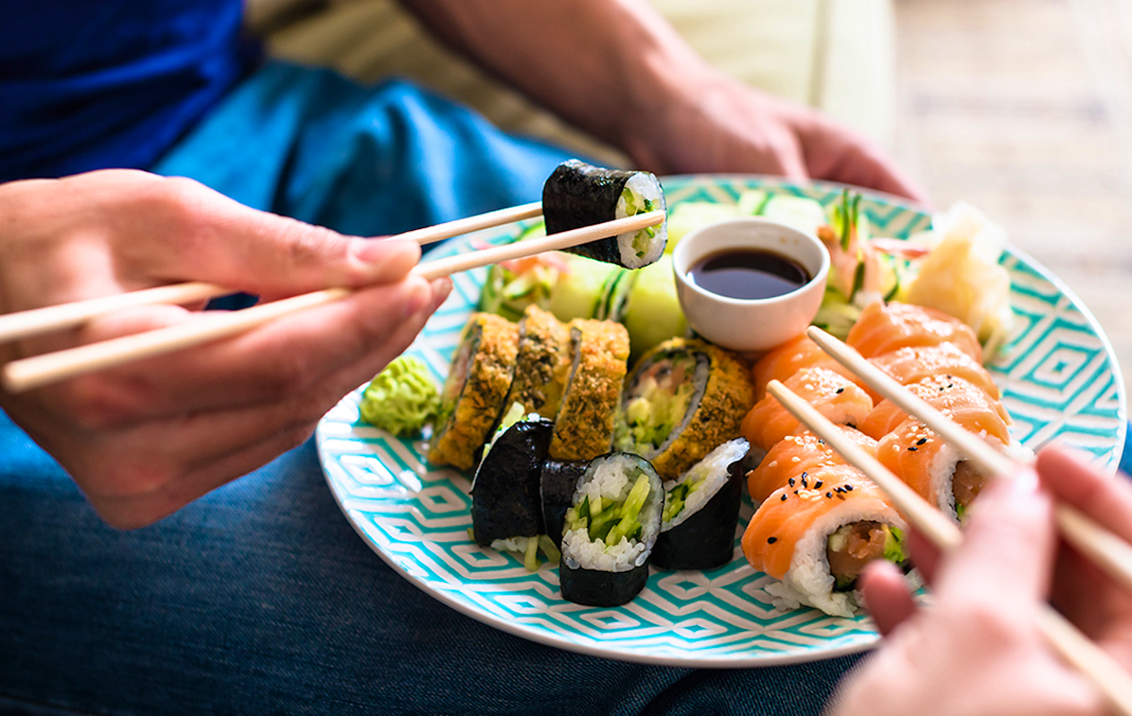 Sushibox om af te halen bij Bobby's Sushi (5 rollen)