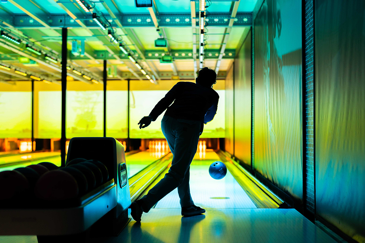 Tafelgrillen + bowlen + evt. bijlwerpen bij DOCK Fun & Event Center