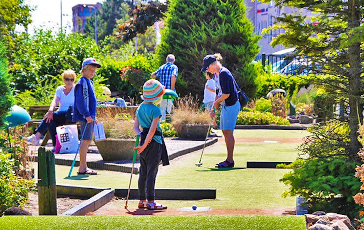 Entreeticket De Rollygolf + trampolines + chocolademelk