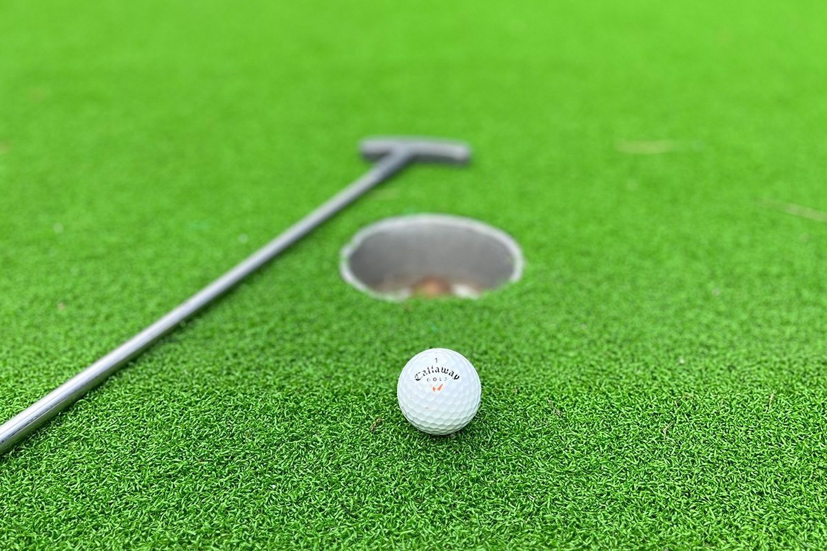 Entreeticket De Rollygolf + trampolines + chocolademelk