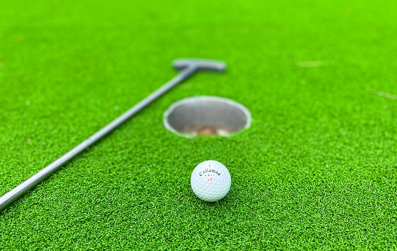 Entreeticket De Rollygolf + trampolines + chocolademelk
