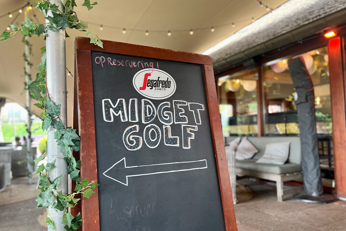 Entreeticket De Rollygolf + trampolines + chocolademelk