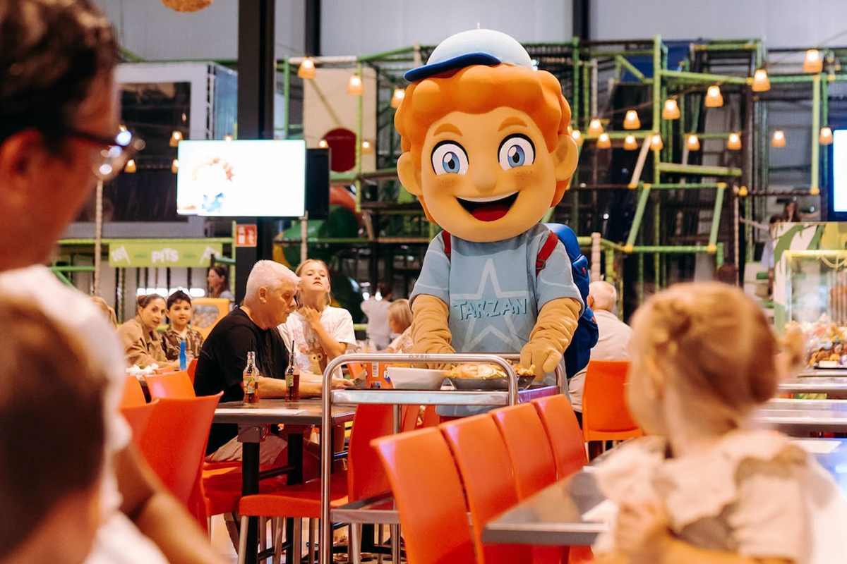 Ticket + kindergerecht & saus naar keuze bij binnenspeeltuin Tarzan & Jane