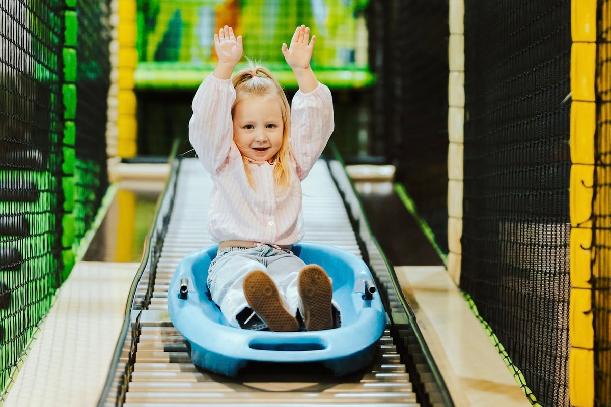 Ticket + kindergerecht & saus naar keuze bij binnenspeeltuin Tarzan & Jane