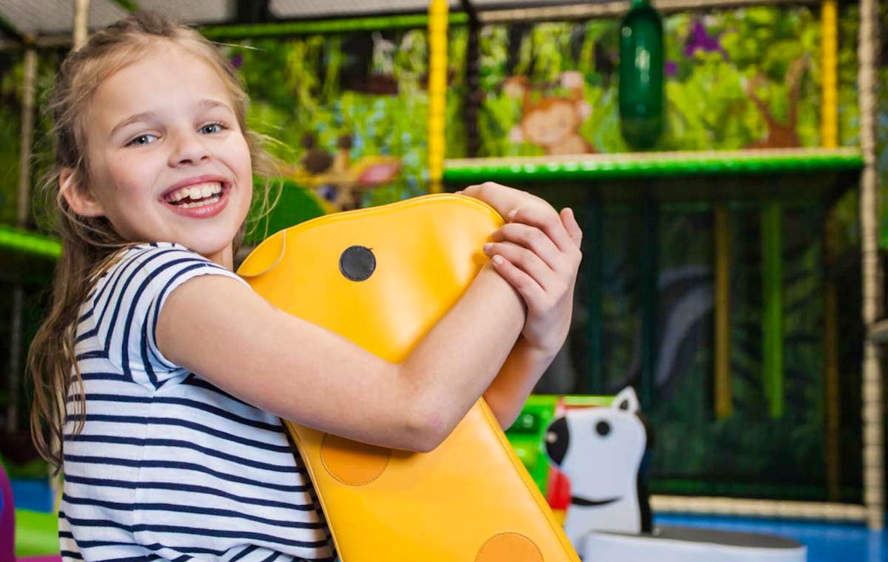 Ticket + kindergerecht naar keuze bij binnenspeeltuin Tarzan & Jane