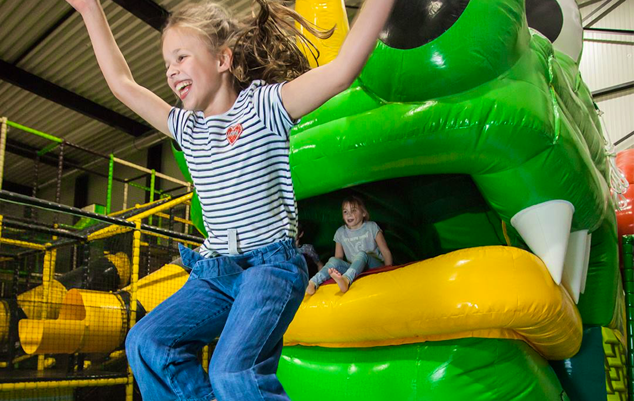 Ticket + kindergerecht naar keuze bij binnenspeeltuin Tarzan & Jane