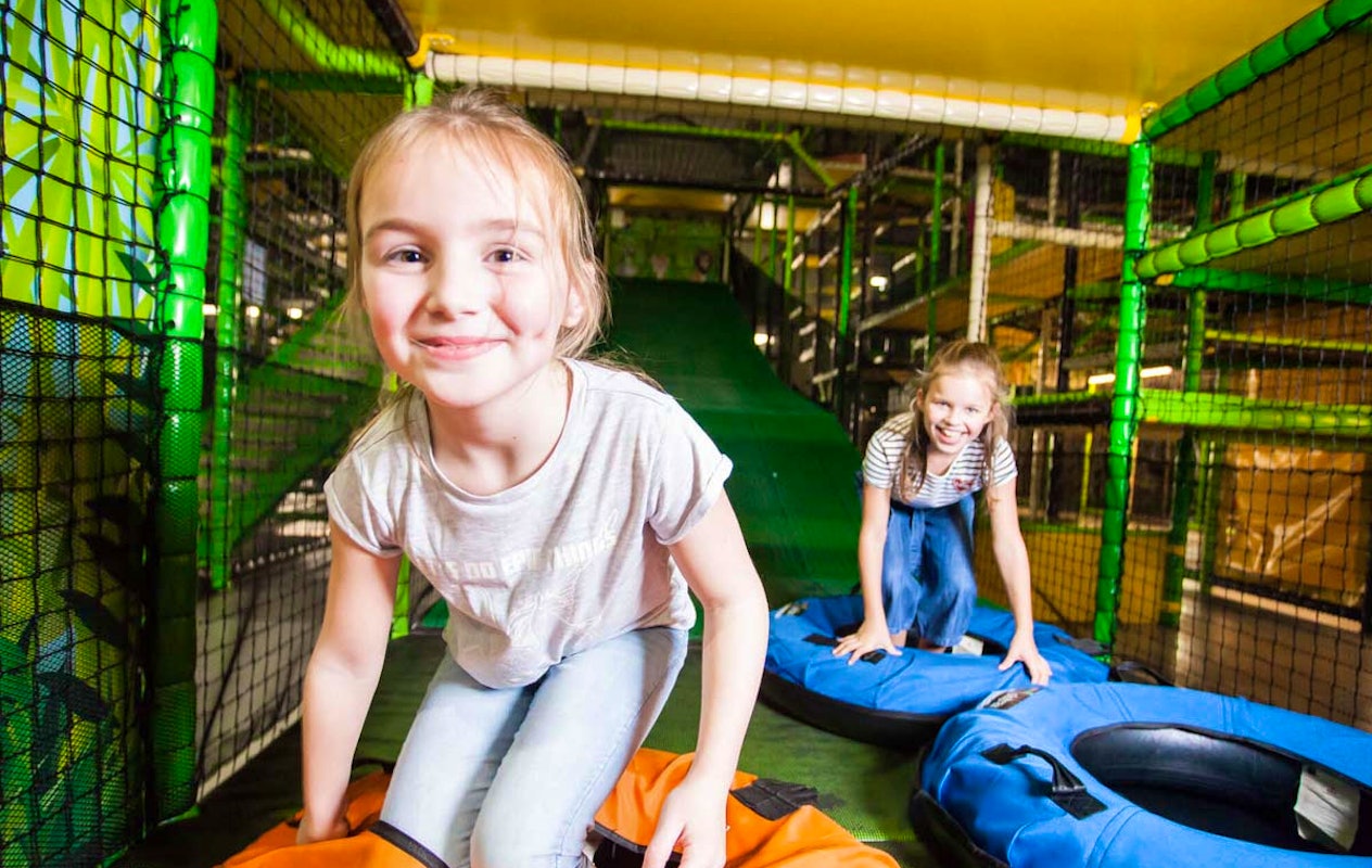 Ticket + kindergerecht naar keuze bij binnenspeeltuin Tarzan & Jane