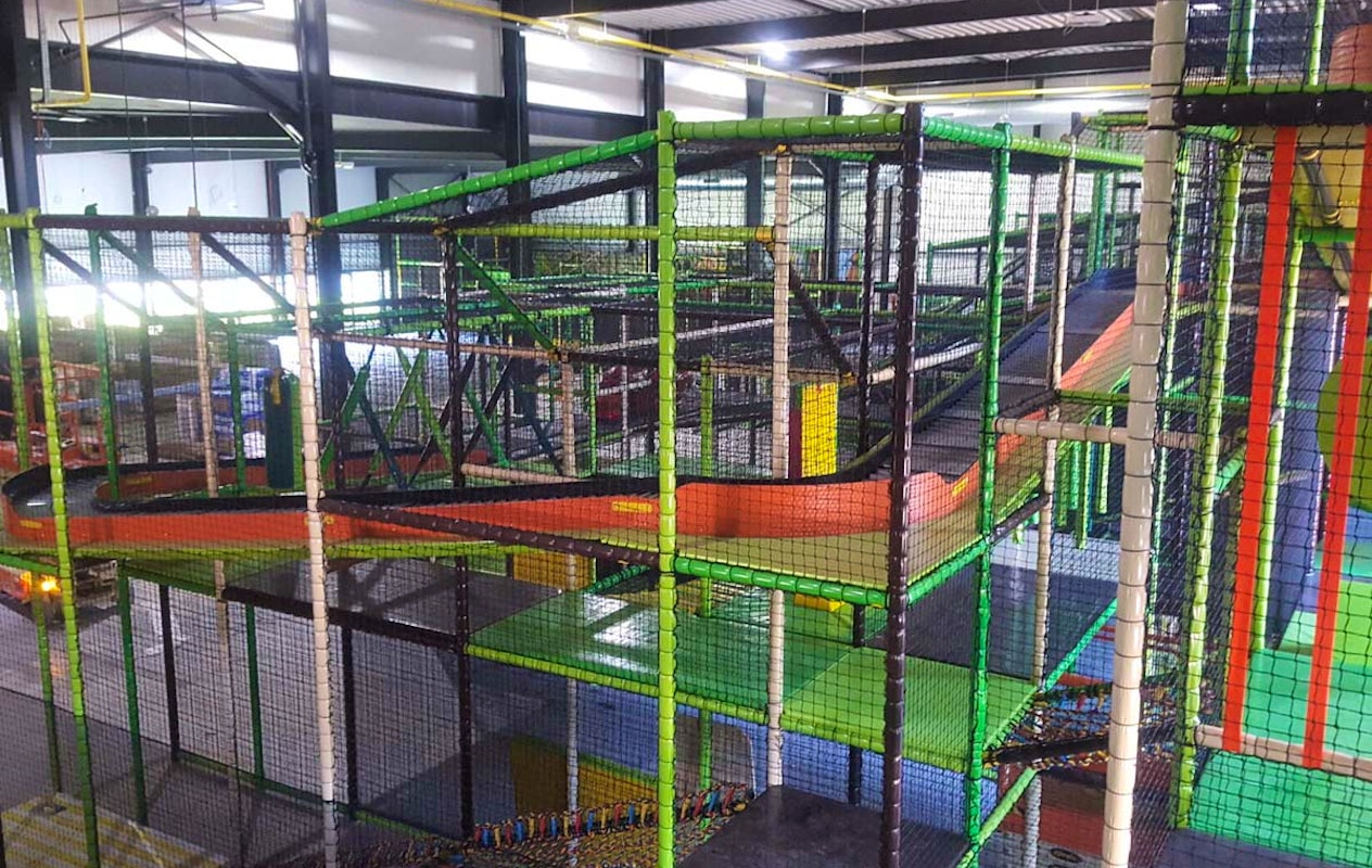 Ticket + kindergerecht naar keuze bij binnenspeeltuin Tarzan & Jane