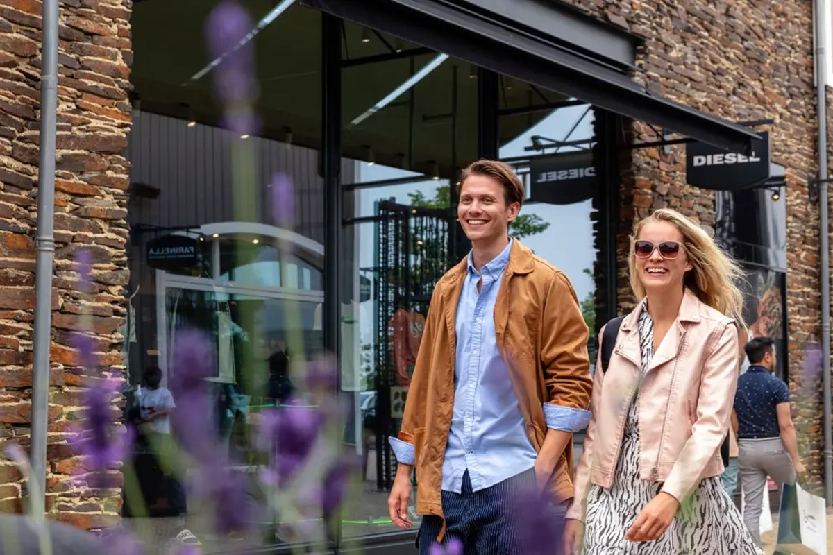 Dagtocht van Amsterdam naar Batavia Stad Fashion Outlet