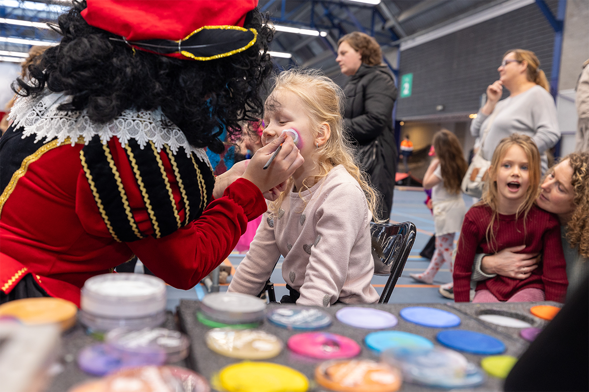 Flashdeal ticket De Magische Familie Sintshow met Fenna Ramos