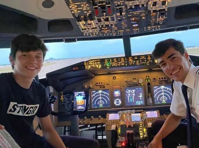 Vliegen in een vluchtsimulator bij Flanders Flight Training Center