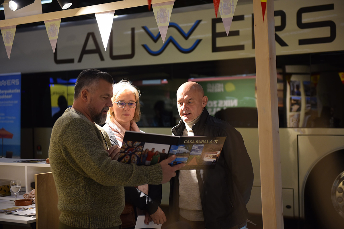 Admission to Countryside + Holiday Expo, including a drink of your choice