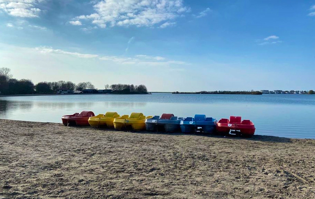 Kanoën of waterfietsen bij Toms Beach & Surf