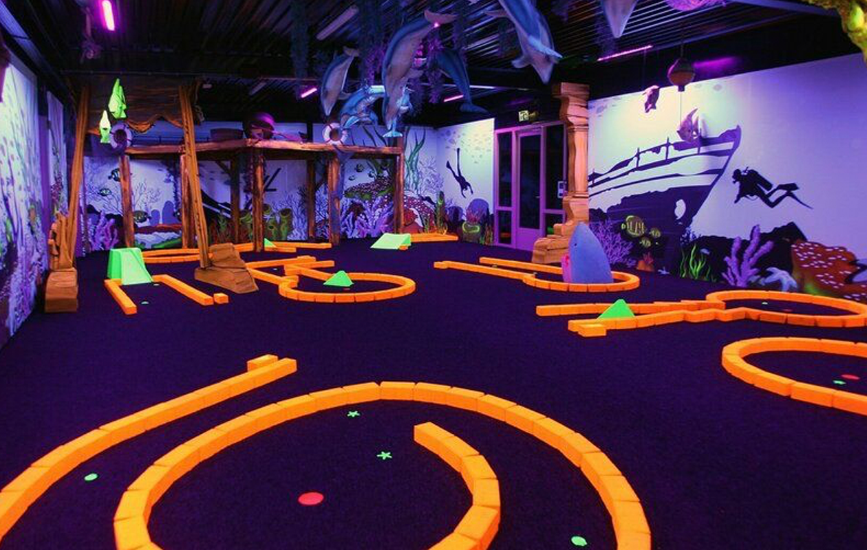 Entreeticket Kidsplay + Glowgolf  of Lasergamen bij Adventuredome 