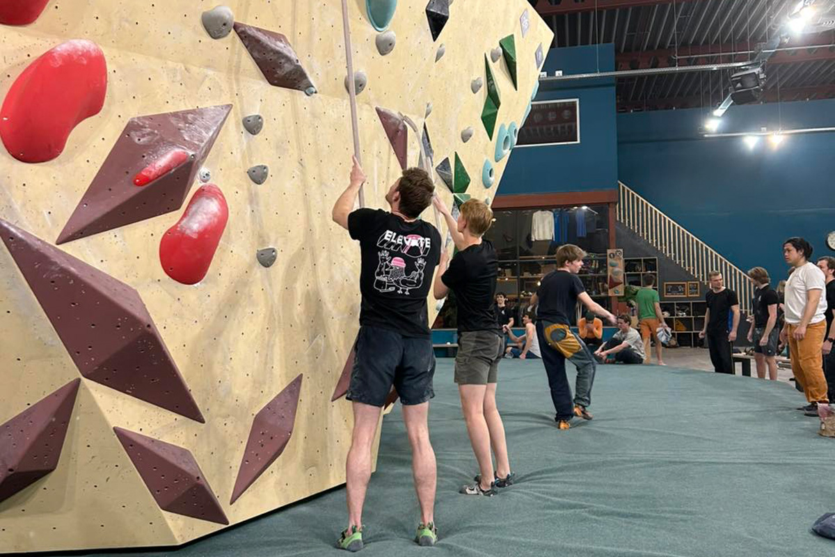 Klimmen + klimschoenen bij Apex Boulders