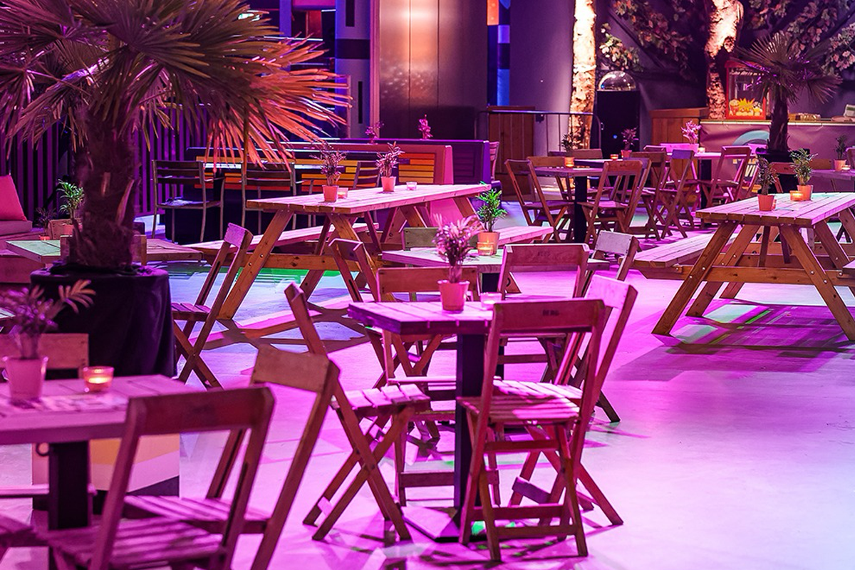 Entreeticket Miami Vibes + skateshuur & eventueel drankje