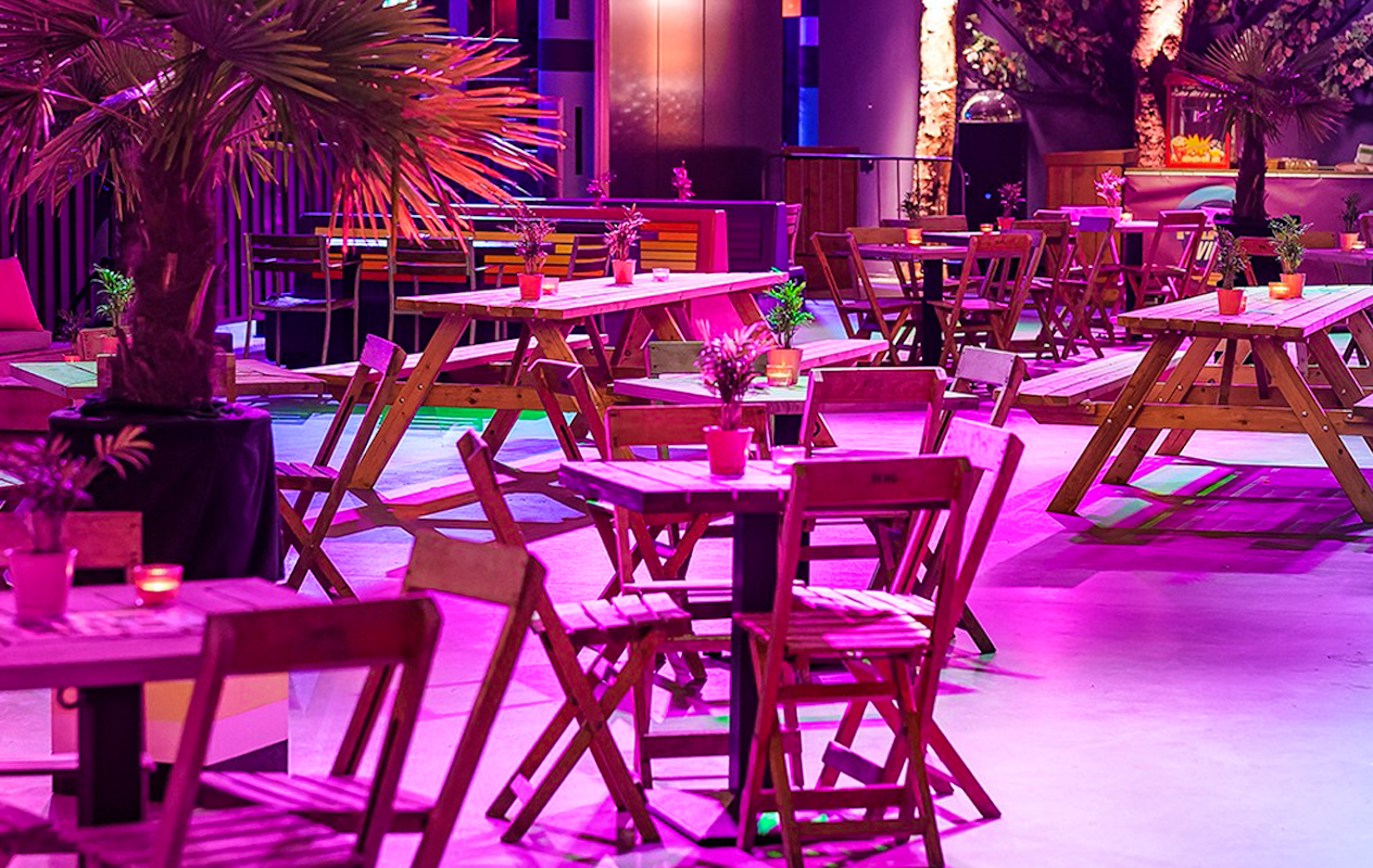 Entreeticket Miami Vibes + skateshuur & eventueel drankje