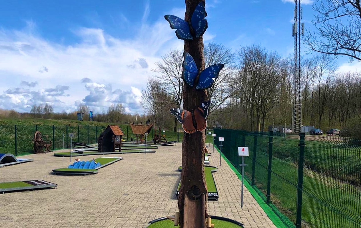 Midgetgolfen bij Toms Beach & Surf