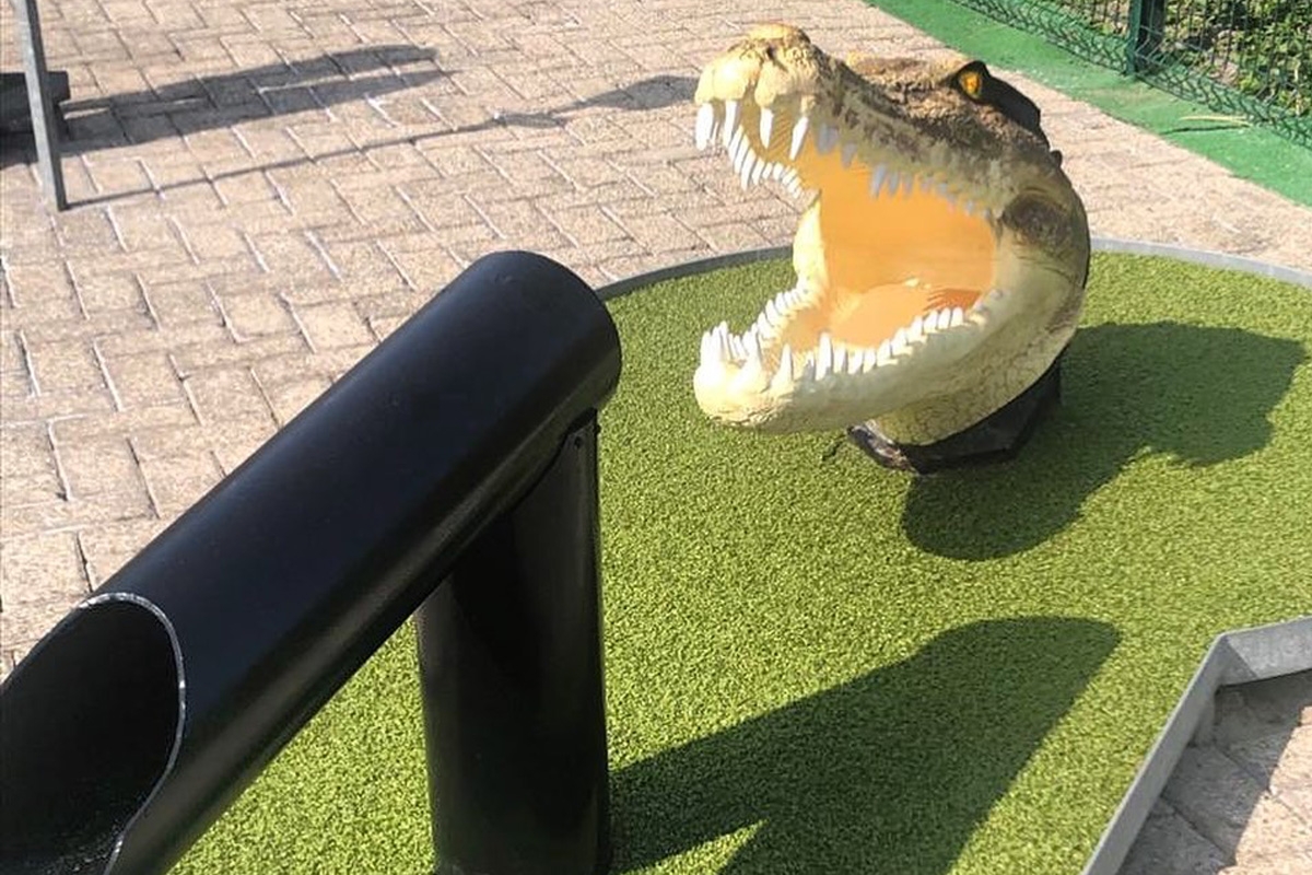 Midgetgolfen bij Toms Beach & Surf