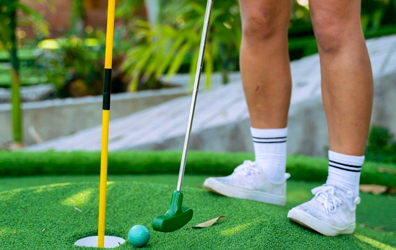 Midgetgolfen bij Toms Beach & Surf