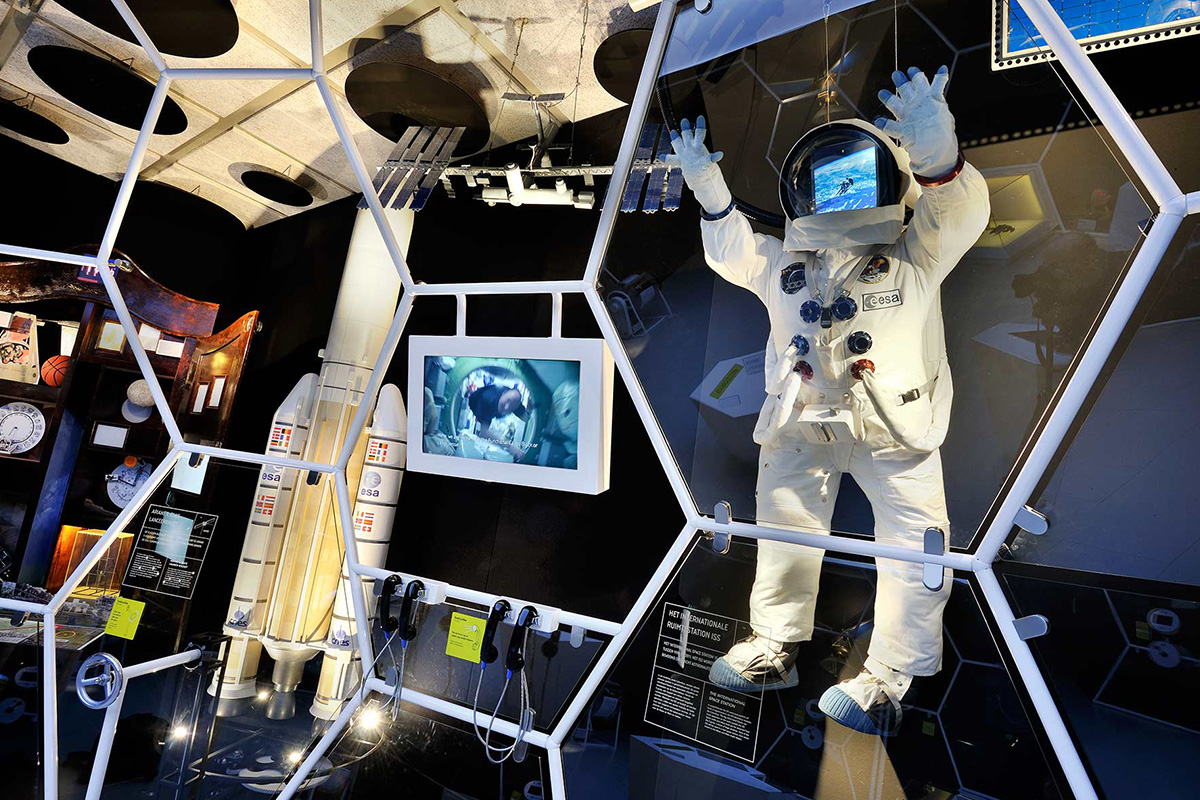 Entreeticket Museon-Omniversum, inclusief 1 grootbeeldfilm