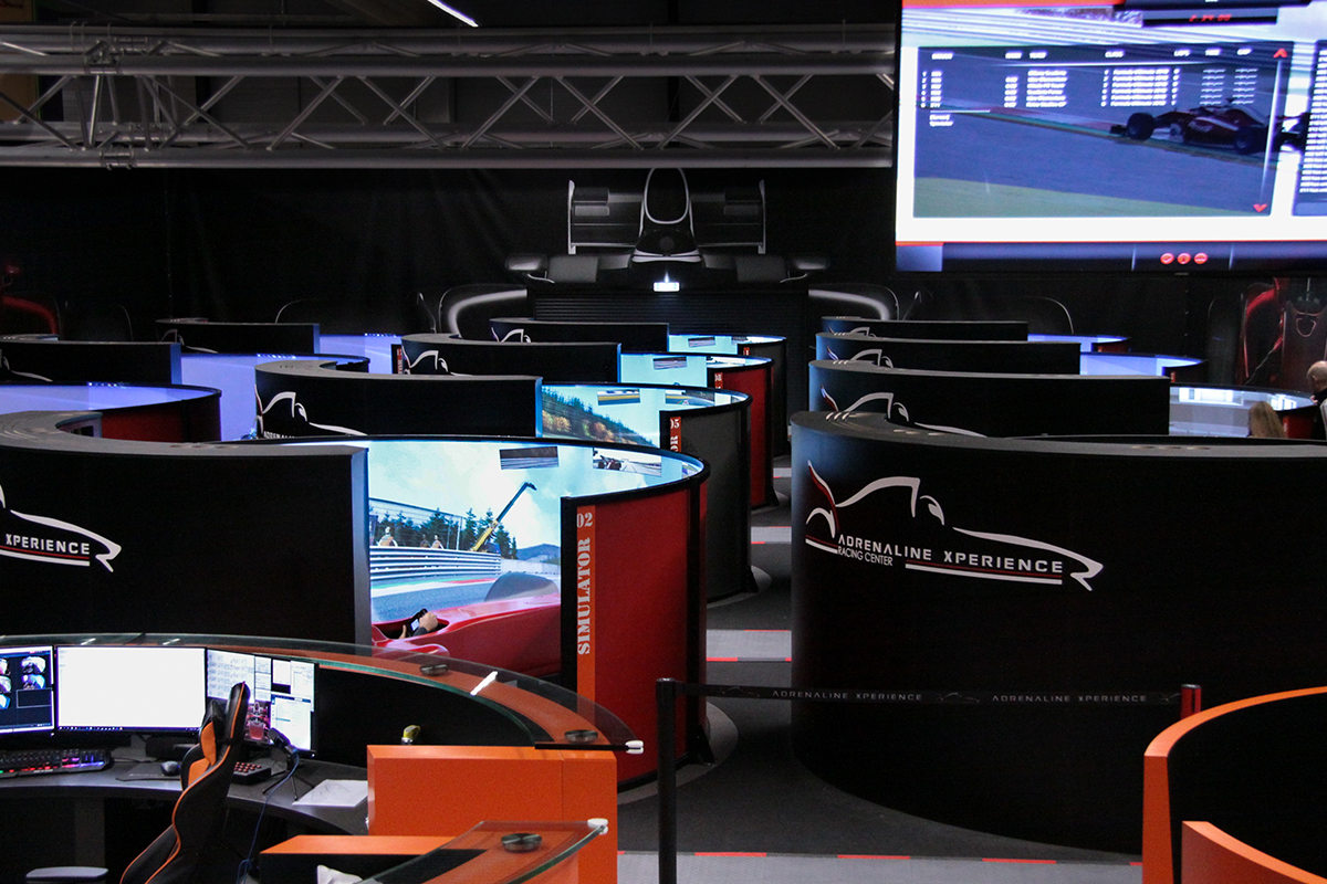 Racesimulator bij de Adrenaline Xperience in het Leisure Dome