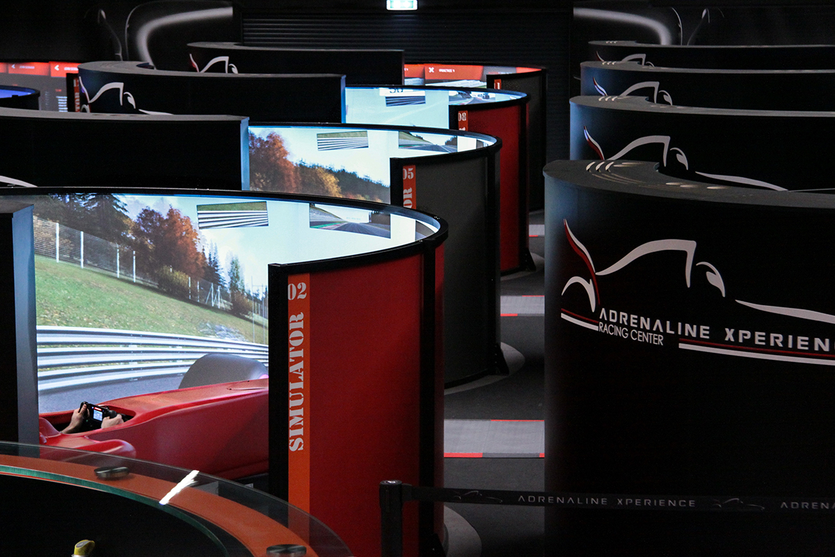 Racesimulator bij de Adrenaline Xperience in het Leisure Dome