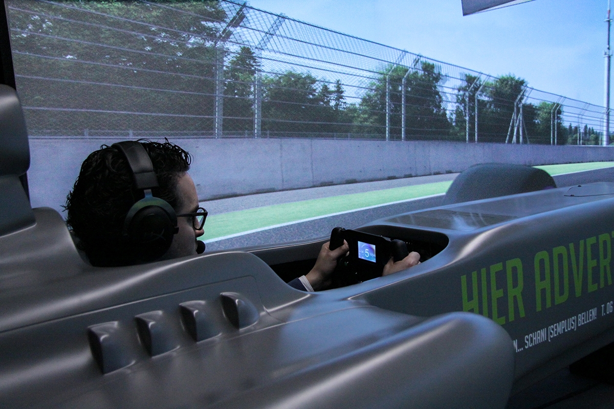 Racesimulator bij de Adrenaline Xperience in het Leisure Dome