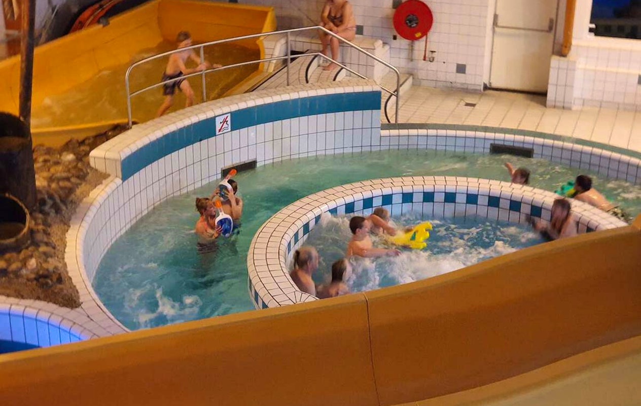 Entreeticket Subtropisch Zwembad Molenduinbad Norg + evt. friet met saus