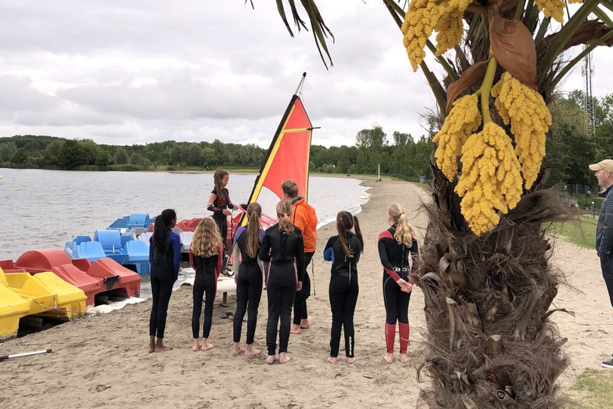 Windsurfen of suppen bij Toms Beach & Surf