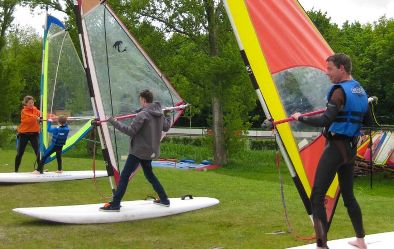 Windsurfen of suppen bij Toms Beach & Surf