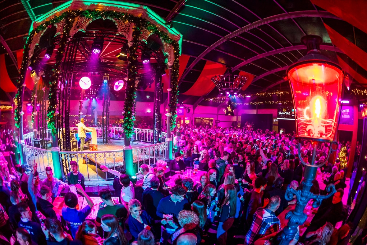 2 uur rollerskaten + drankje & wafel bij Winter Fever Arena Roermond