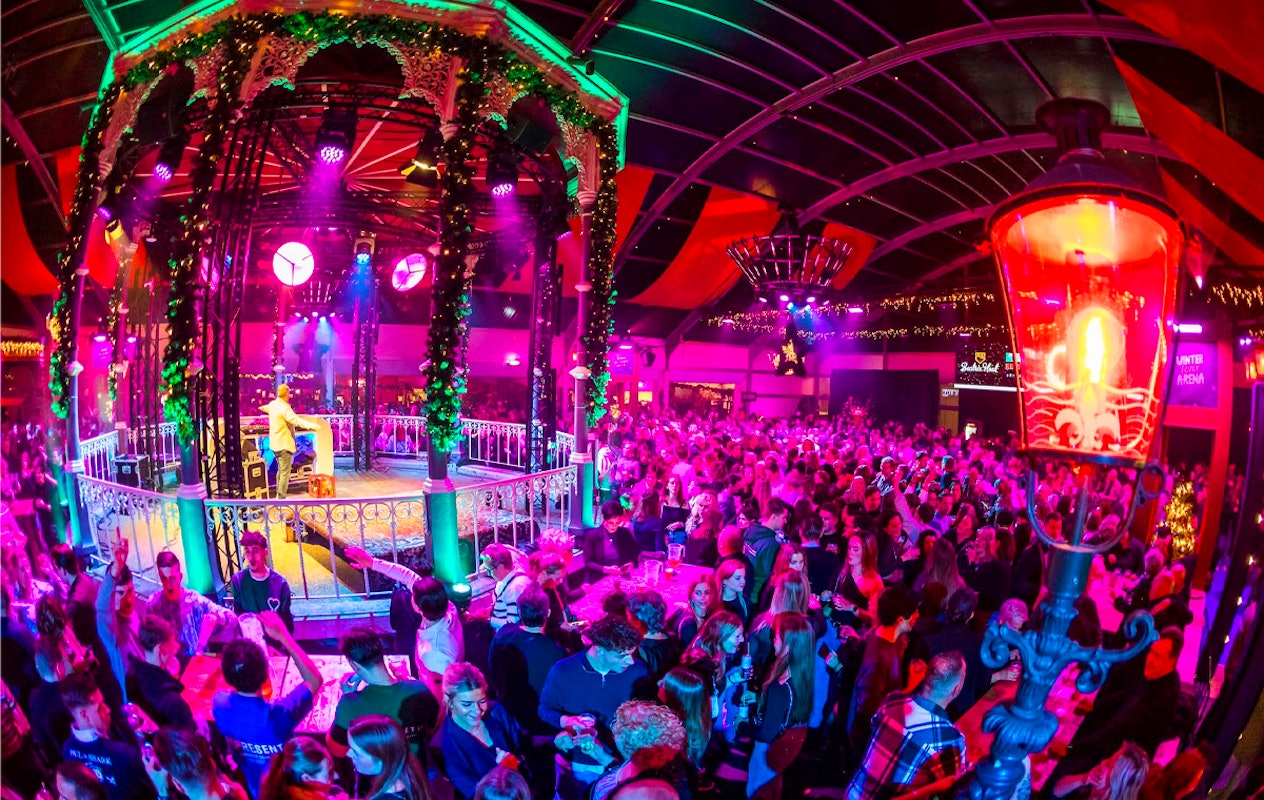 2 uur rollerskaten + drankje & wafel bij Winter Fever Arena Roermond