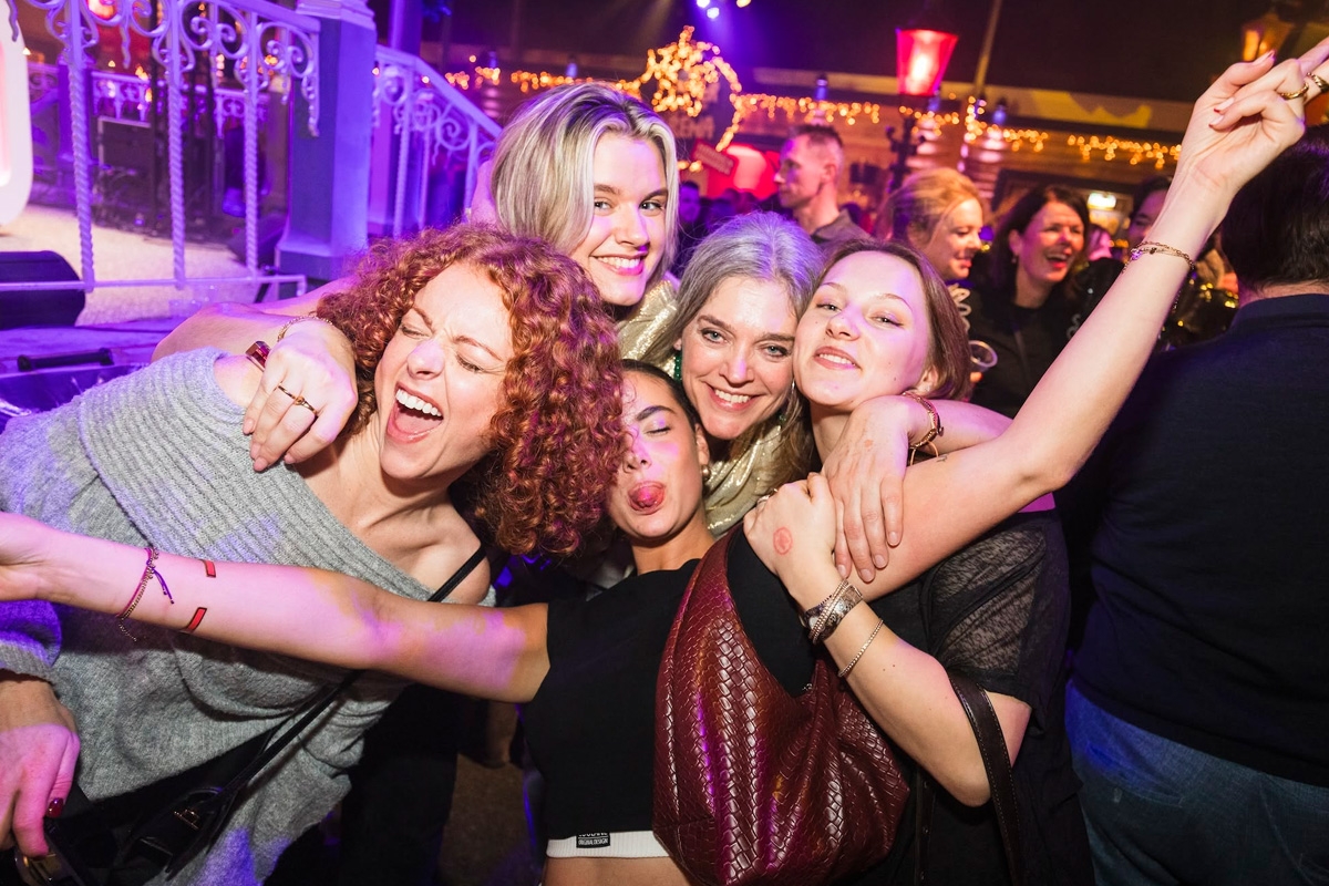 2 uur rollerskaten + drankje & wafel bij Winter Fever Arena Roermond