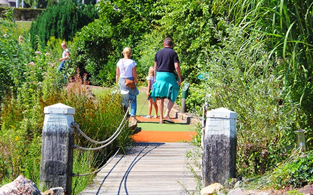 Entreeticket De Rollygolf + trampolines + chocolademelk