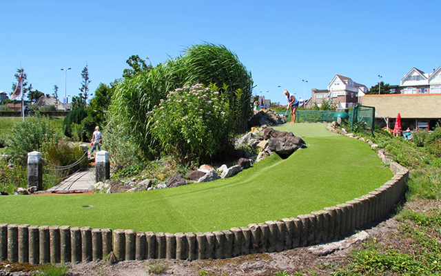 Entreeticket De Rollygolf + trampolines + chocolademelk