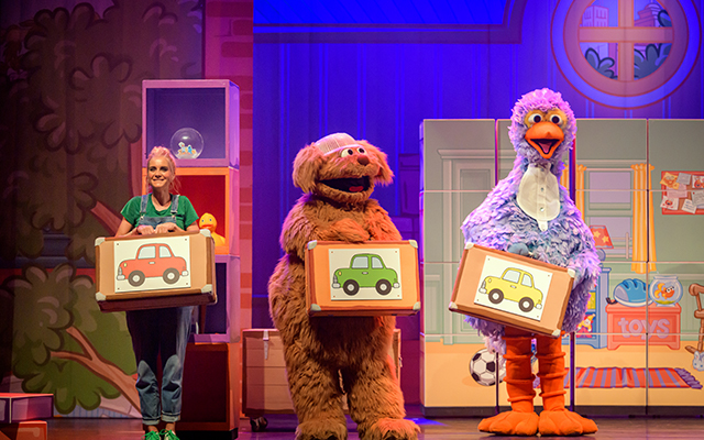 Zing en dans tijdens de grappige, swingende familiemusical Sesamstraat Live