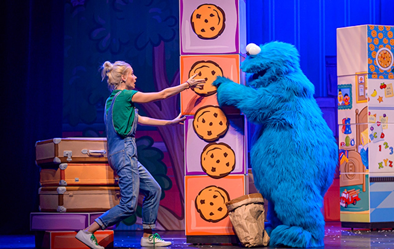 Zing en dans tijdens de grappige, swingende familiemusical Sesamstraat Live