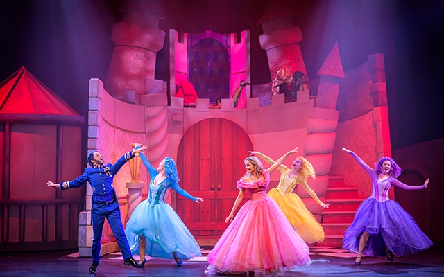 Laat je betoveren in de magische familiemusical Doornroosje