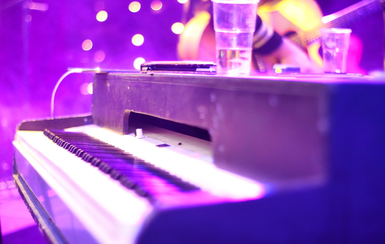 Een bonte stoet aan muziekstijlen in het gezellige Top 2000 Live Café