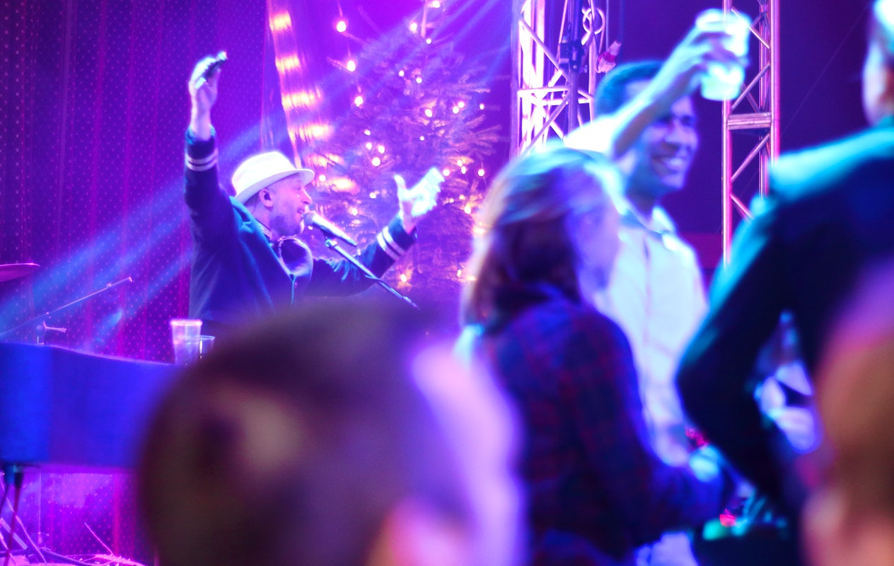 Een bonte stoet aan muziekstijlen in het gezellige Top 2000 Live Café