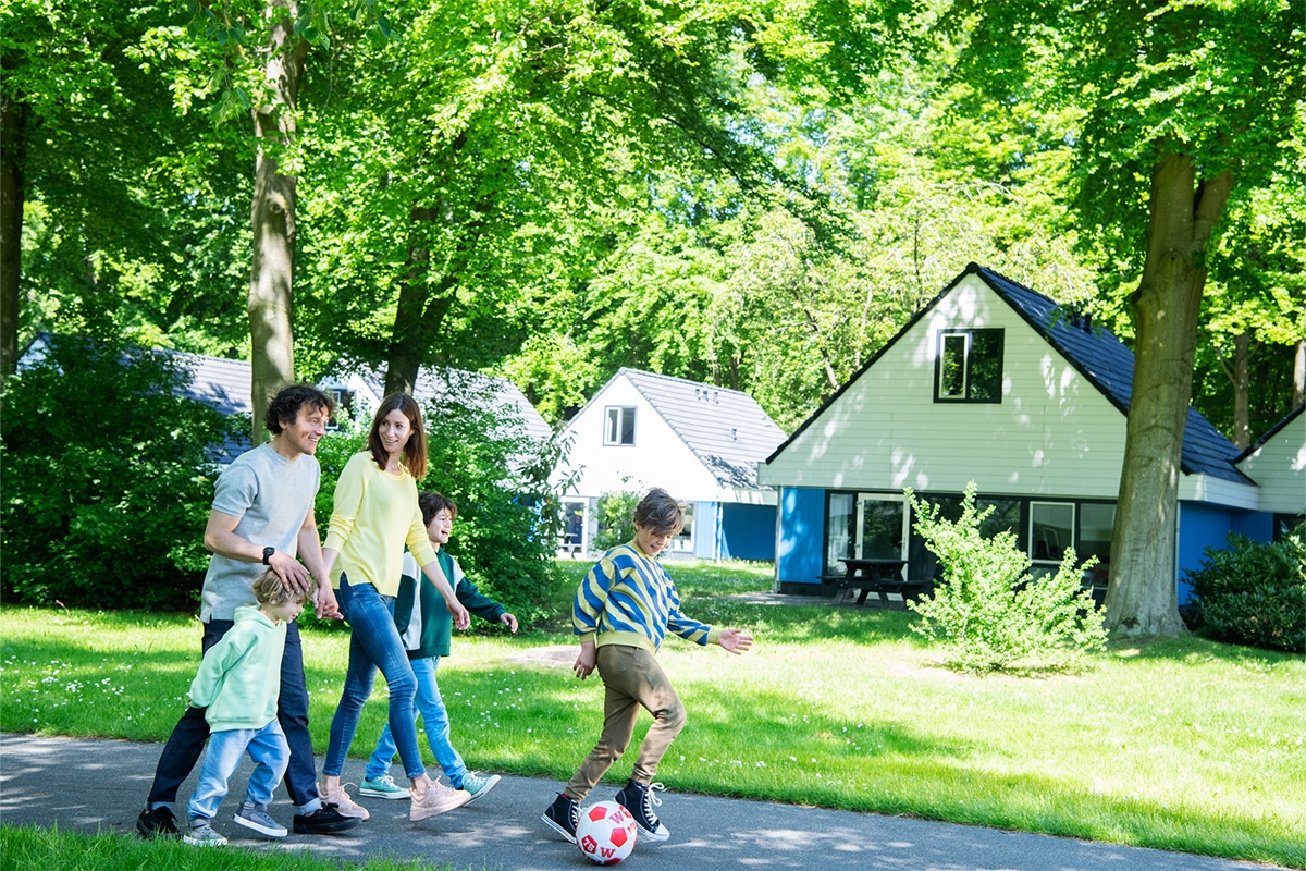 Verblijf in een 4- of 8-persoons bungalow in Walibi Village